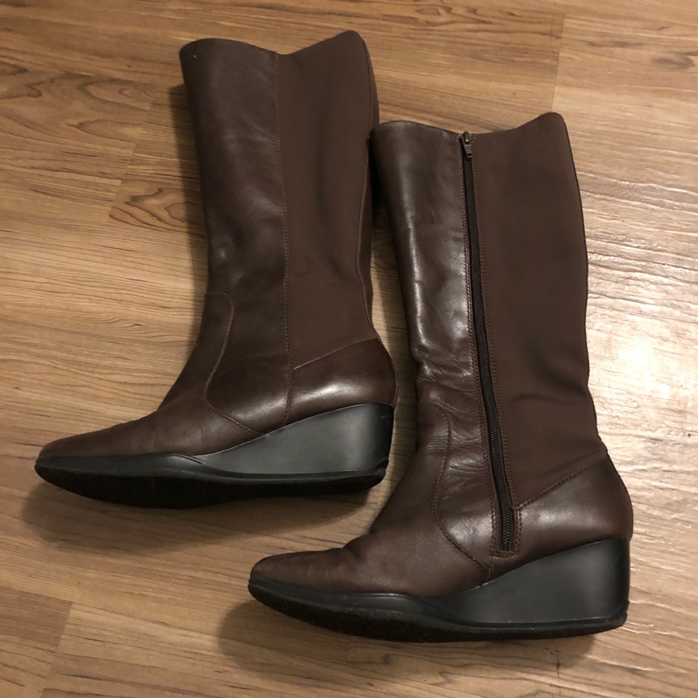 Preloved Clarks brown wedge boots size 8 W